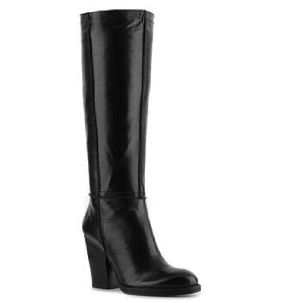 Tahari Strauss High heeled boot